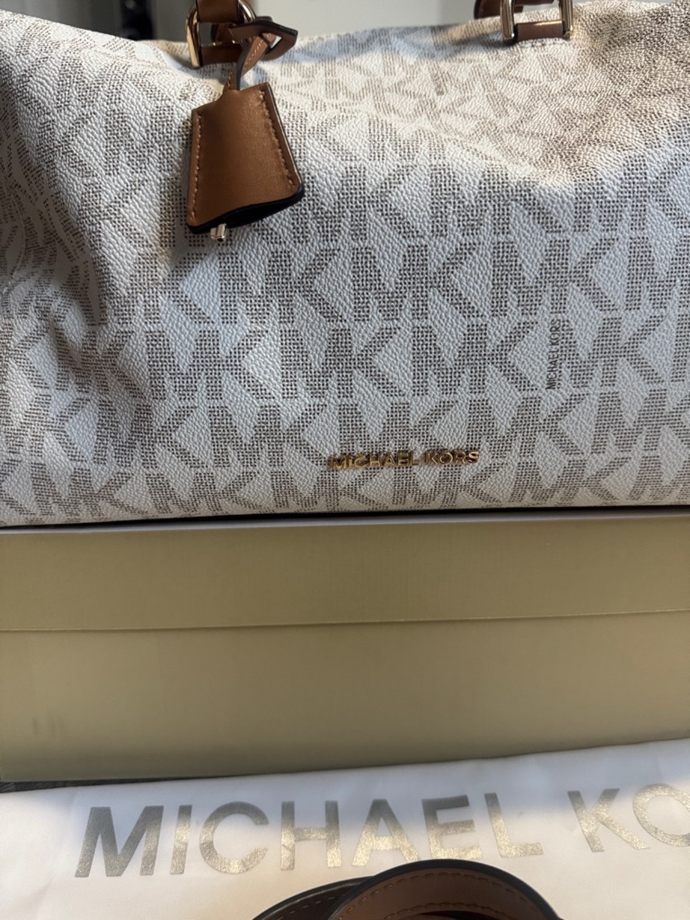 Michael Kors Signature Satchel in Vanilla and Brown - Picture 2 of 14